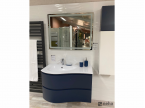 Meuble de salle de bain bleu avec miroir led