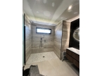 Salle de bain moderne et élégante