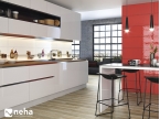 Cuisine avec mur en faience rouge brillant