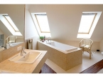 Plafond tendu sous comble salle de bain