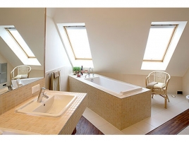 Plafond tendu sous comble salle de bain